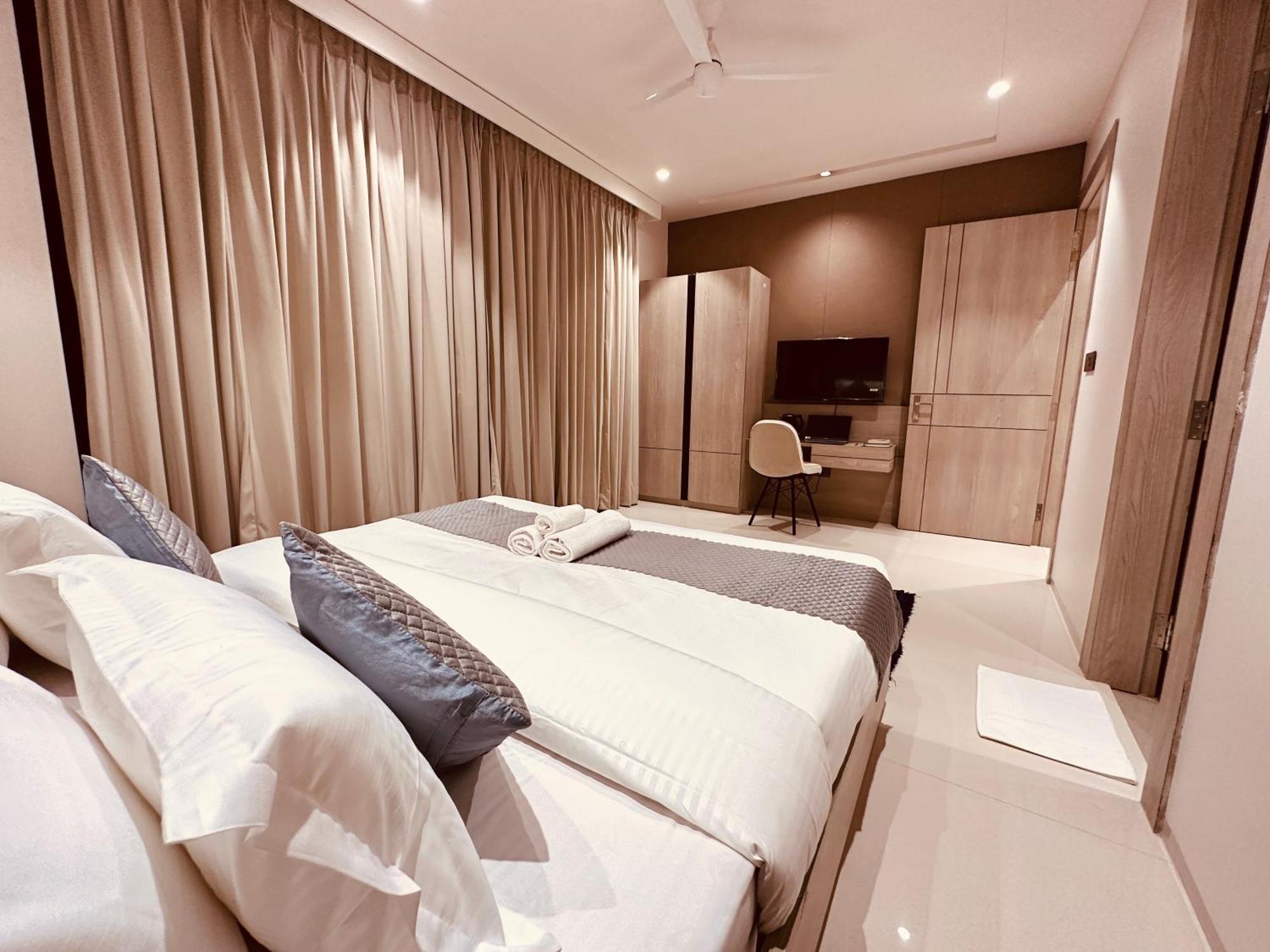 The Lodgers 2 Bhk Serviced Apartment Near Artemis Hospital Sector 57 Gurgaon - Nearest Metro Station Sector 54 Chowk Exterior foto