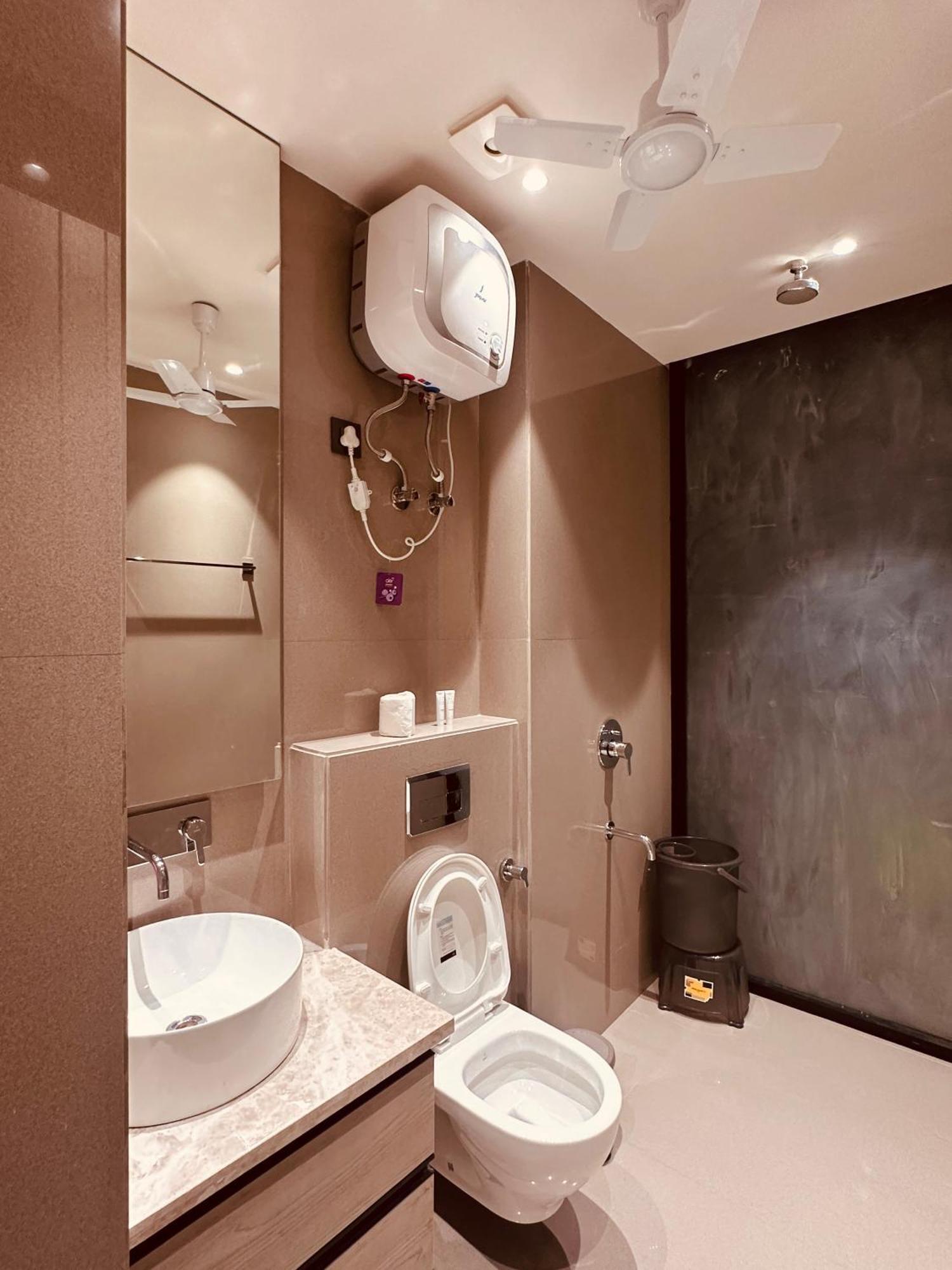 The Lodgers 2 Bhk Serviced Apartment Near Artemis Hospital Sector 57 Gurgaon - Nearest Metro Station Sector 54 Chowk Exterior foto