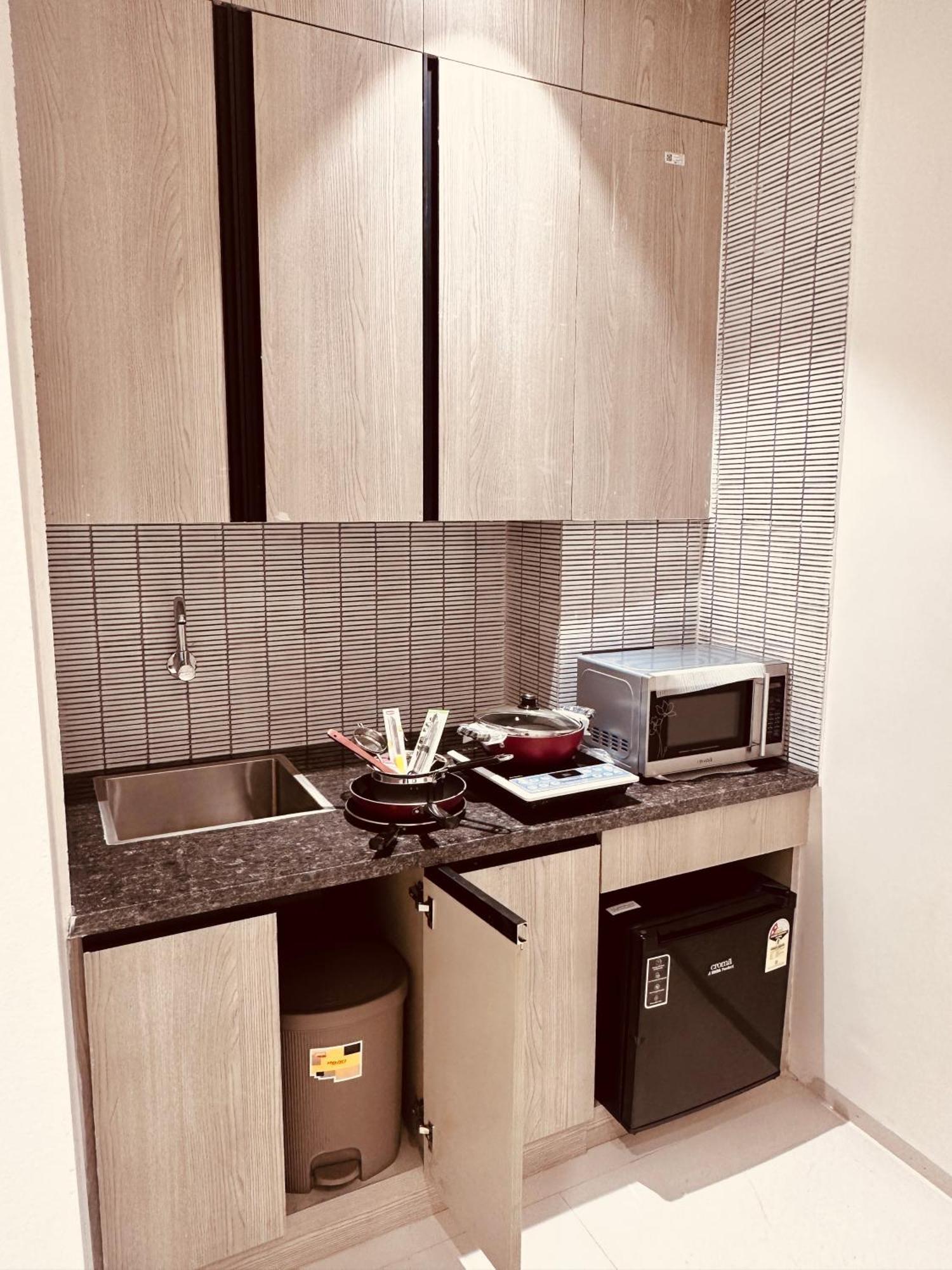 The Lodgers 2 Bhk Serviced Apartment Near Artemis Hospital Sector 57 Gurgaon - Nearest Metro Station Sector 54 Chowk Exterior foto